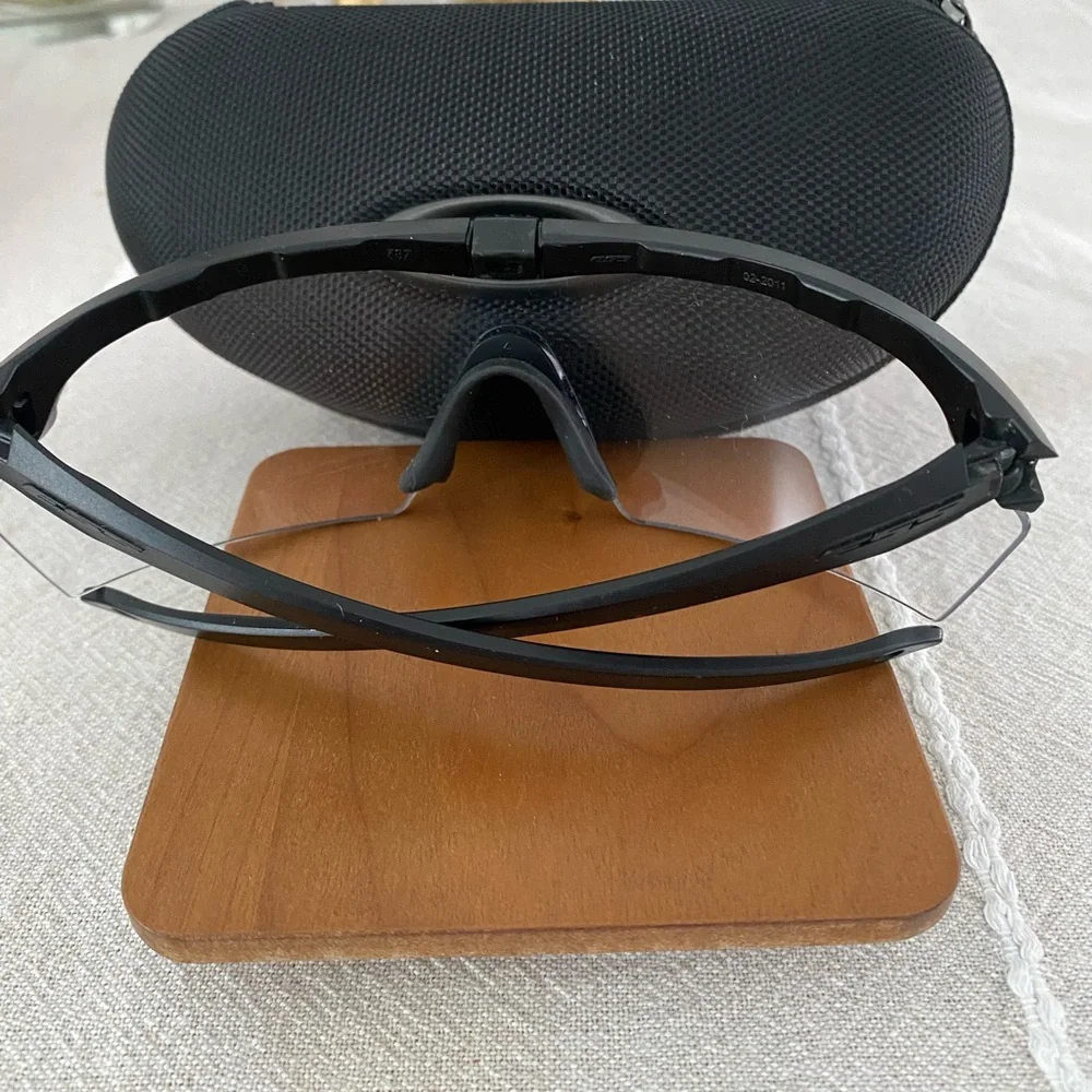 ESS Black and Gray VR Glasses with Case